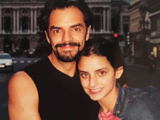 Aislinn González Michel, mejor conocida como Aislinn Derbez, inició su carrera en el mundo de la televisión desde muy joven, gracias a la iniciativa de su padre, el comediante Eugenio Derbez, quien la incluía en algunos de sus parodias en sus programas de comedia de Televisa, como 'Derbez en Cuando' y 'Al derecho y al Derbez'.