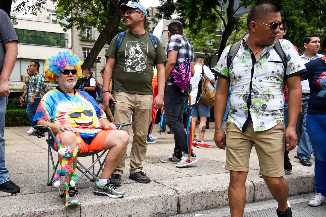 Que resultó en protestas que marcaron el movimiento LGBTQ+ contemporáneo.