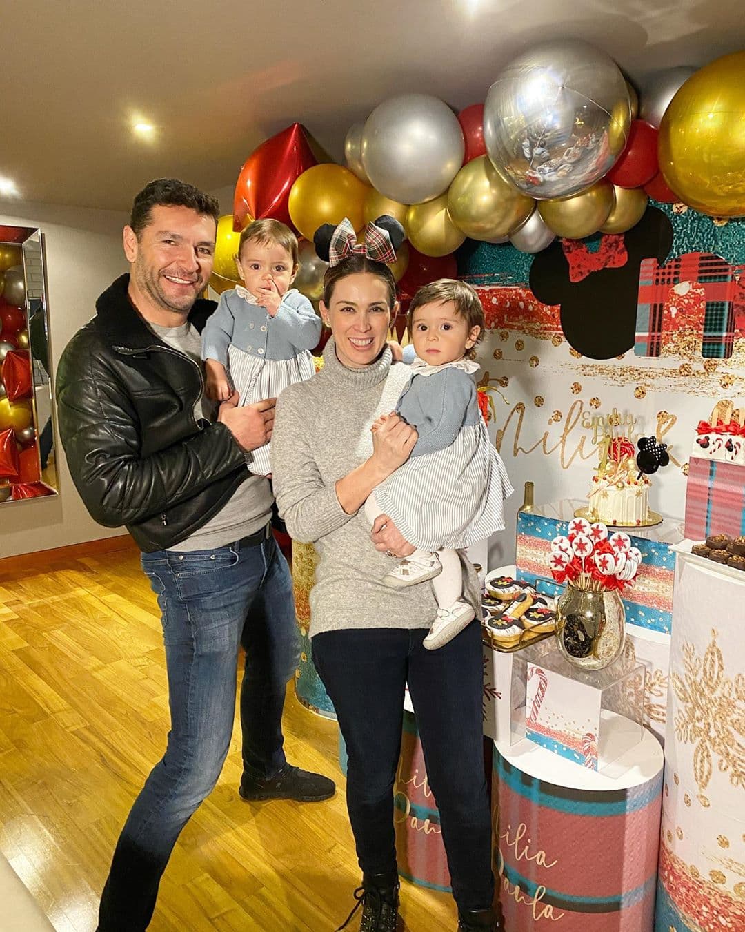 Posterior a los viajes que realizaron, llegaron a México y con una fiesta con la temática de Mickey Mouse, festejaron su primer año.