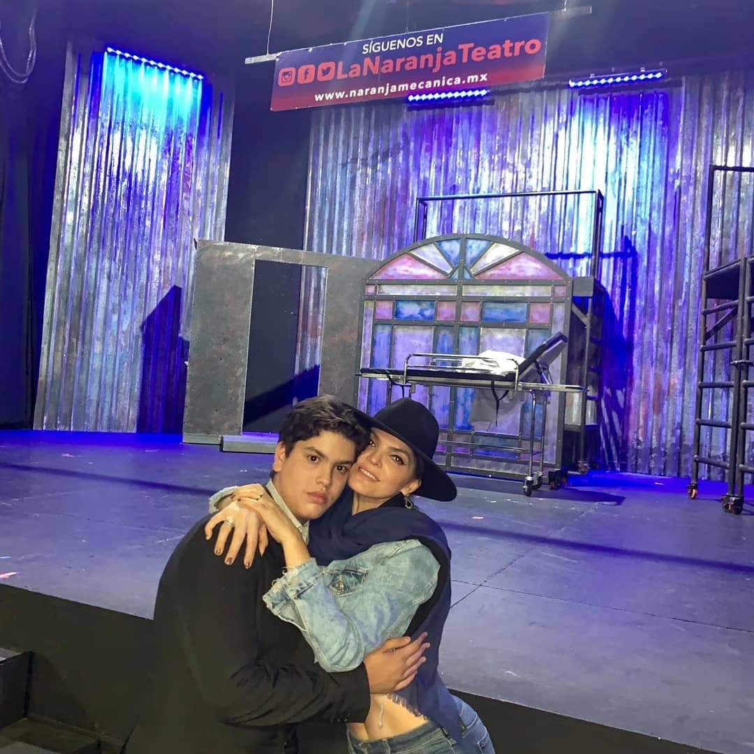 La cantante del regional mexicano demostró una vez más su amor de madre y el cariño eterno que mantiene aún por los hijos de su expareja, José María Fernández, El Pirru, así como de la fallecida actriz, Mariana Levy. En un tierno post de Instagram, la cantante de “Lo Busqué” escribió un mensaje dedicado a sus dos hijos.