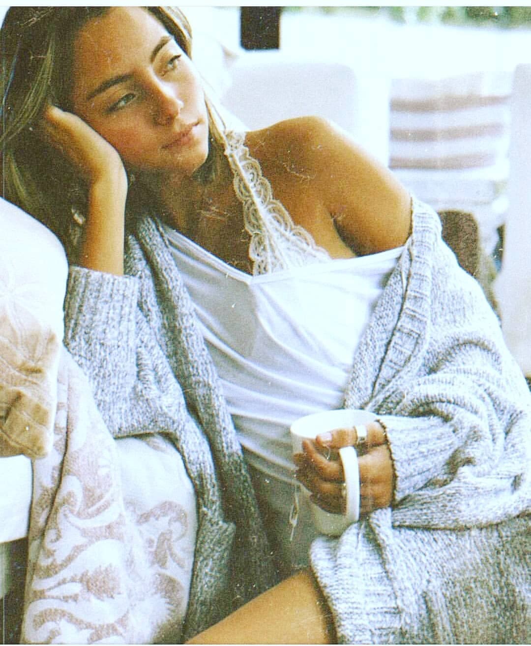 Ambas reciben cientos de ‘Me gusta’ por sus fotografías, donde algunos seguidores destacan que son muy parecidas a su papá y a su abuela Norma Herrera