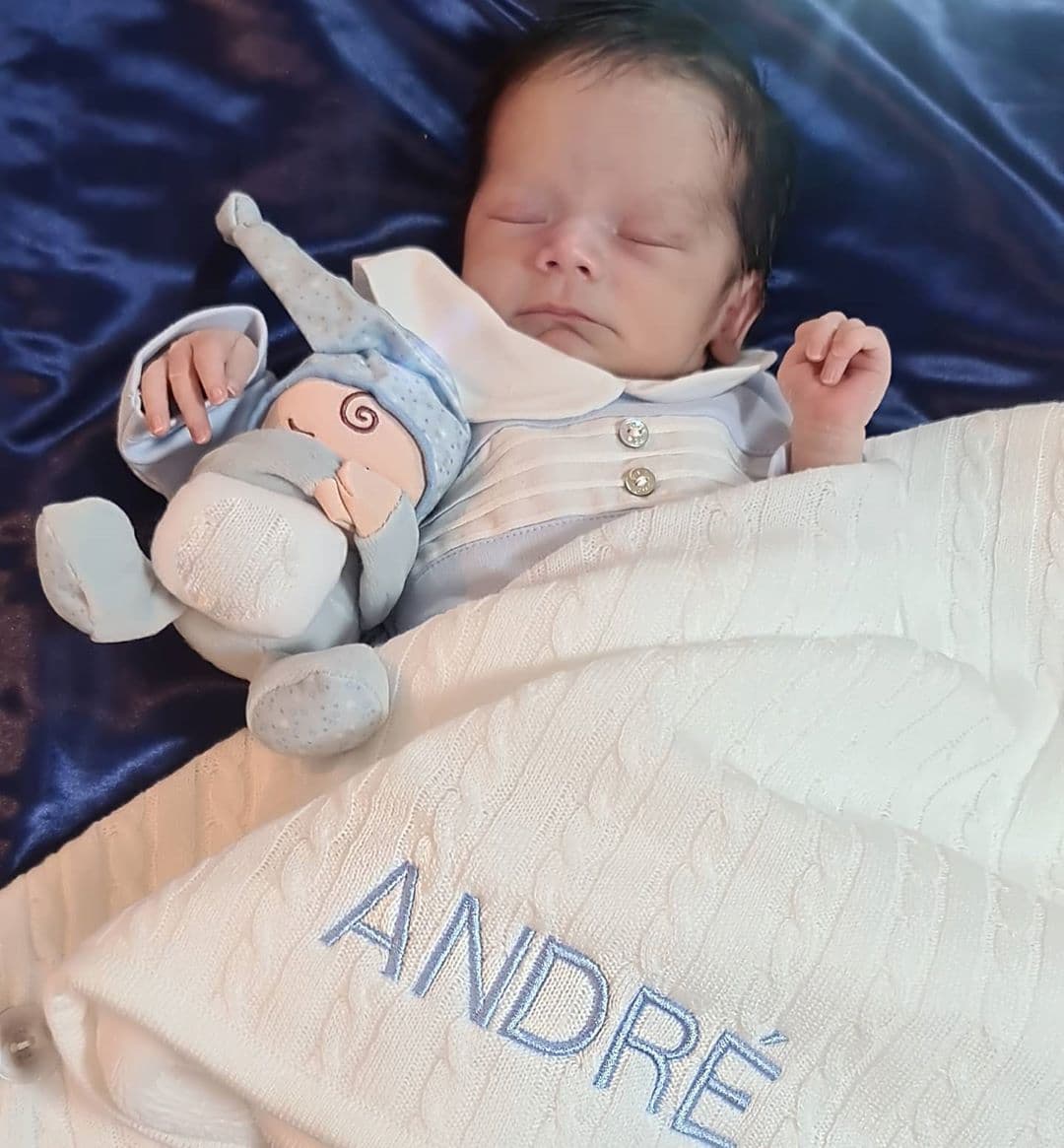 El pequeño es fruto del exitoso tratamiento de inseminación artificial al que Sherlyn se sometió para convertirse en madre.