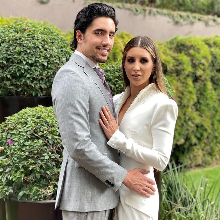 Álex Fernandez y su esposa muestran el cuarto de su bebita Mía