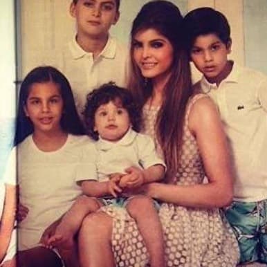 Paula y José Emilio Fernández Levy tenían tan sólo tres y un año cuando el 29 de abril del 2005, su madre y actriz, Mariana Levy, perdió la vida a bordo de su camioneta cuando del temor a un intento de asalto, sufrió un paro cardiaco.