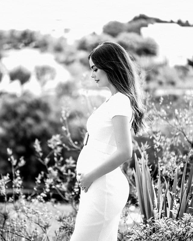 Ximena Navarrete, a punto de dar a luz, publica imágenes inéditas de su proceso para embarazarse.