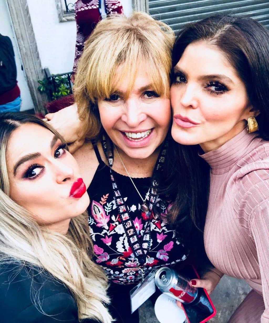 <b>Ana Bárbara</b>
<br>
<br>¡Mi Magda querida! Sigo aprendiendo con tu partida, que todos nos vamos a ir, unos antes otros después pero es una ley bien sabida, es por eso que te escribo aunque con el corazón roto y con esta foto en la que celebrábamos por lo alto la vida; pero es lo que tu dejas de legado, ¡tu amor tu generosidad la alegría e intensidad con la vivías cada día!🙌🏻 Descansa en paz adorada amiga🙏🏻 ABRAZO PROFUNDO A MI @andy_escalona Y A TODA LA FAMILIA".