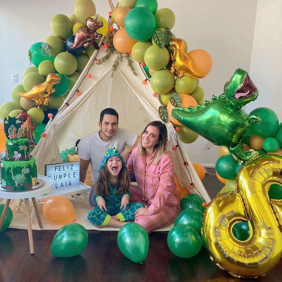 La decoración dejó gratamente sorprendido a más de uno, pues aunque no es raro, sí es poco común que las niñas sean fans de los dinosaurios de esta manera.