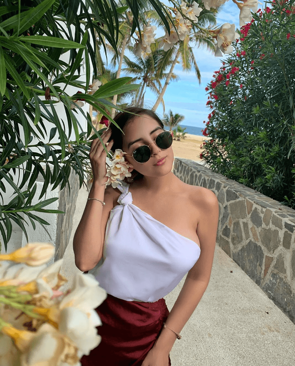 A través de un conocido programa de espectáculos, compartió que había dejado la soltería y que era algo que lo tenía muy feliz: “estoy saliendo con alguien, nada ,más que he andado para todos lados, es de acá (México)”.