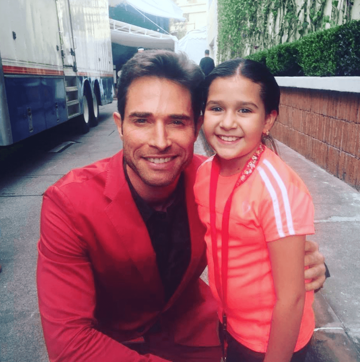 Pero no es la primera vez que se ven desde que finalizaron las grabaciones del melodrama. En el 2018 la pequeña Regina compartió esta foto y presumió que lo había vuelto a ver.