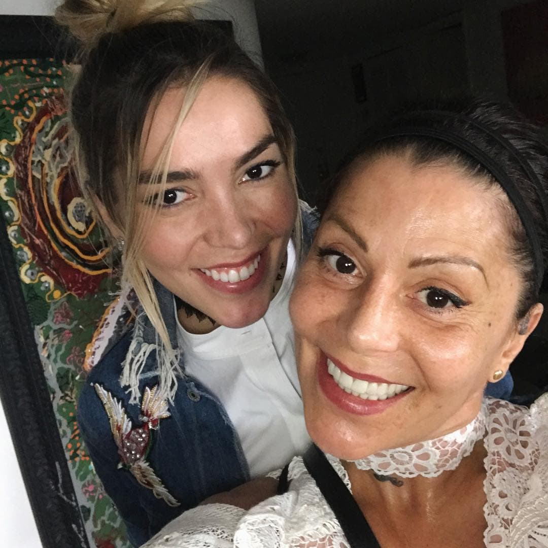 En respuesta Frida Sofía por fin dio la cara en ‘Suelta La Sopa’, revelando por qué terminó con el joven y señalando que no entiende por qué su mamá sigue en contacto con él. “Jamás me nacería ni siquiera juntarme o hablar, cuando es un ex(…) Christian no es diseñador como sus hermanos, no entiendo que hacía él ahí y en todas estas ocasiones, como el cumpleaños de mi ma (…) Sentía que me estaba usando, era mucha foto, mucho post”, señaló.