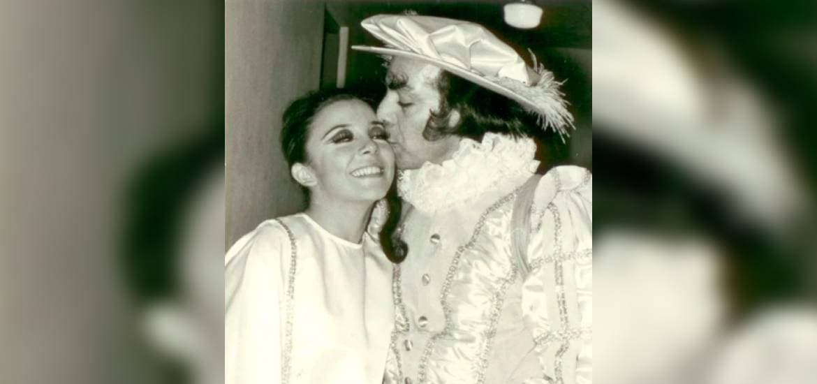 En una entrevista que la actriz concedió a la periodista Elena Poniatowska, Verónica reconoció que se enamoró del comediante a causa de su ingenio y sentido del humor, esto agregando que, de acuerdo a la actriz, él siempre era un caballero, quien hacía de todo para impresionarla.