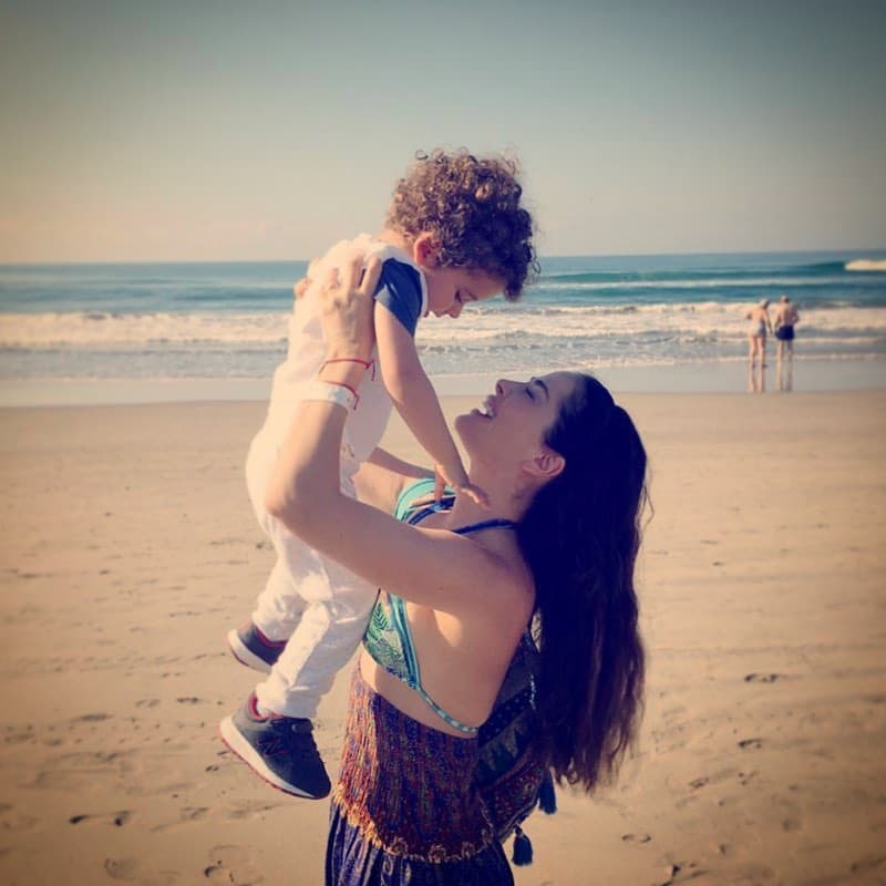 Una de las primeras en dar positivo al COVID-19 fue Danna García, quien presentó síntomas tras regresar de Madrid. Esto provocó que tuviera que permanecer alejada de su familia y de su hijo Dante, de casi tres años.