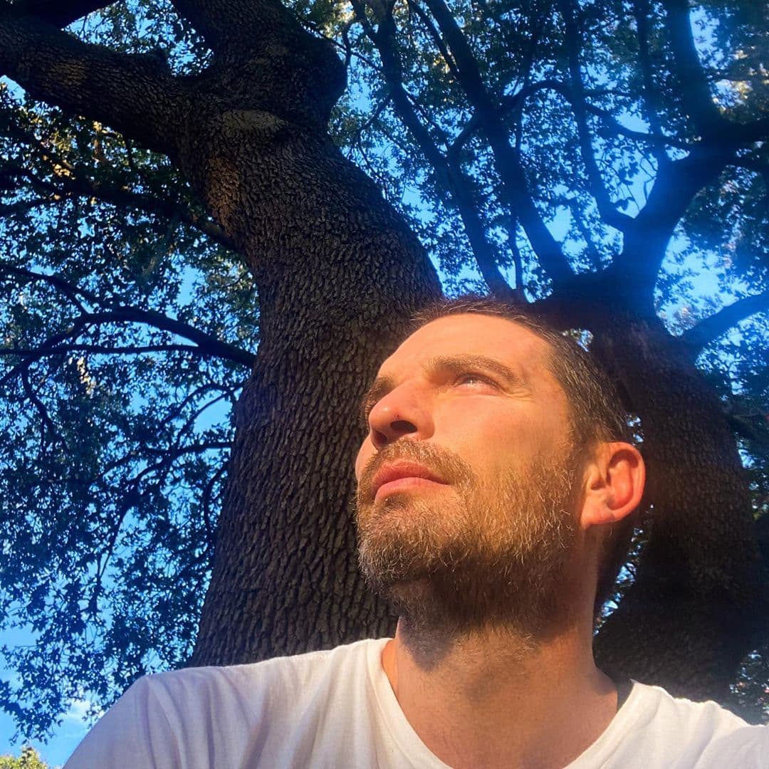 Ante estas especulaciones, Julián Gil confirmó, en junio pasado, que se estaba dando una oportunidad en el amor, sin revelar el nombre de su pareja.