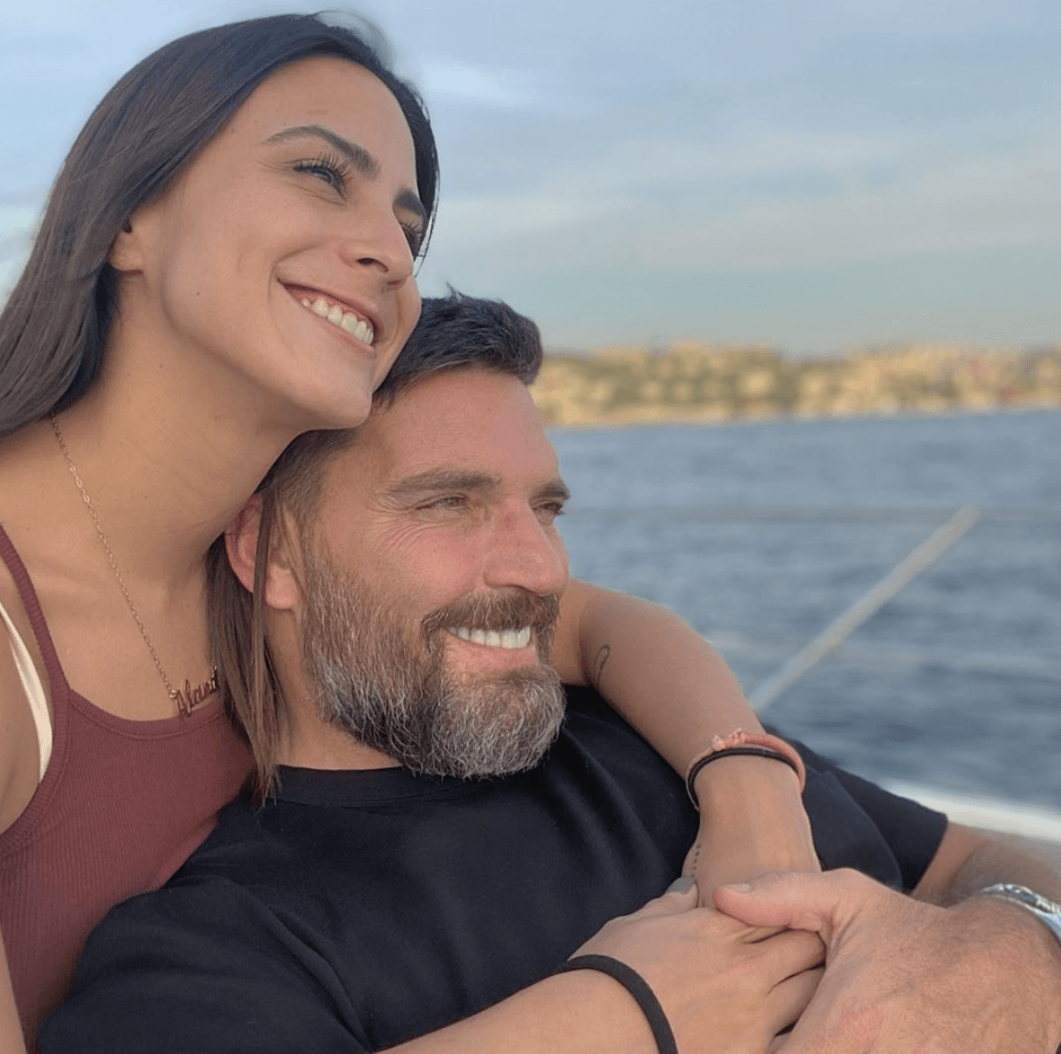 Más enamorados que nunca es como se ven Julián Gil y su novia, Valeria Marín. La pareja decidió vacacionar en Turquía y han compartido con sus seguidores lo bien que la están pasando en aquel país a través de sus redes sociales.