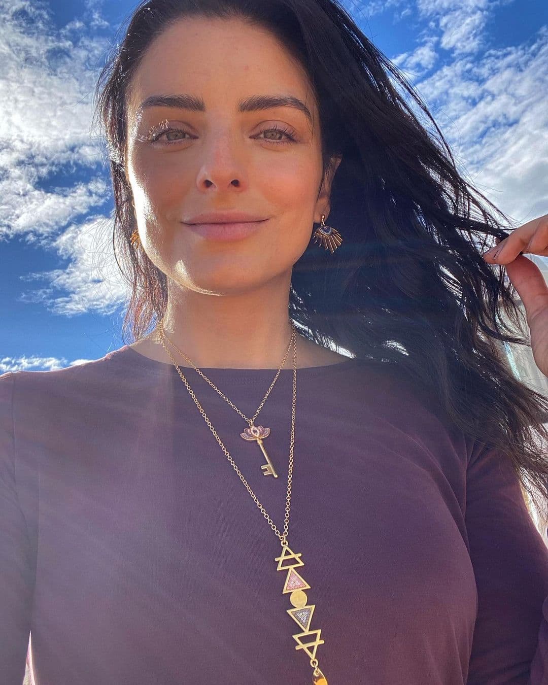 Aislinn Derbez publica reflexión sobre lo bueno y malo que le dejó el 2019 y el 2020.