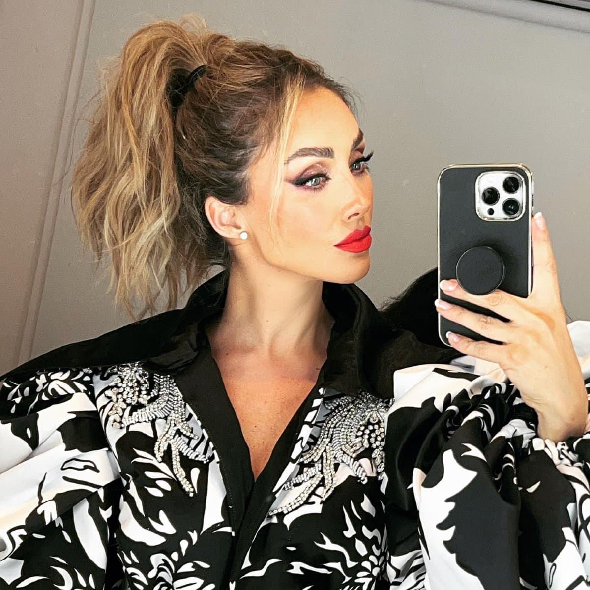 ¿Anahí prepara su regreso a la música? La cantante publica pistas