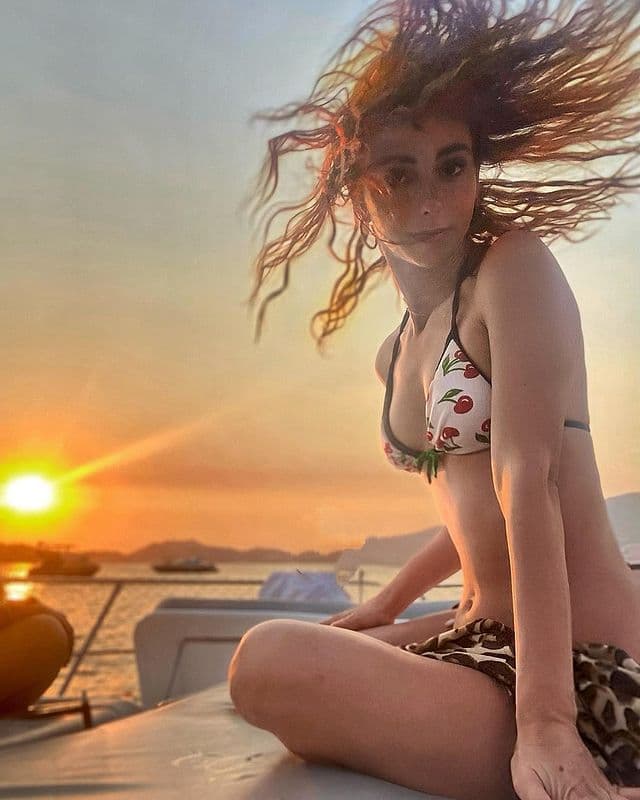 Quien no podría desaprovechar la oportunidad de conseguir encantadoras selfies y presumir look playero fue Natalia Téllez, quien además confesó que estuvo "acosando" a Consuelo Duval con el fin de que le ayudara a conseguir las mejores fotos para su perfil en Instagram.