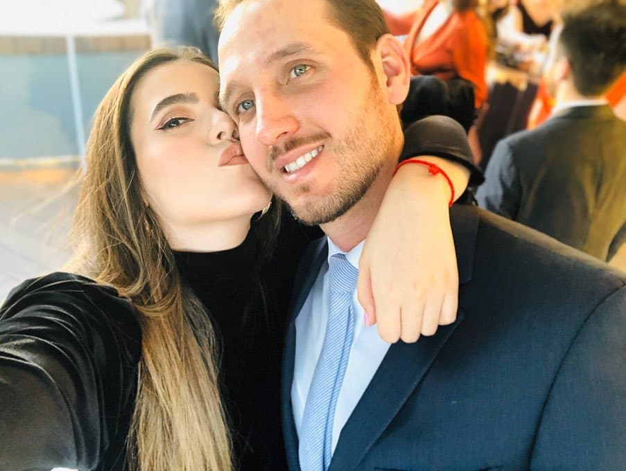Tras 9 meses de noviazgo, Camila Fernández llegó al altar del brazo de Francisco Barba.