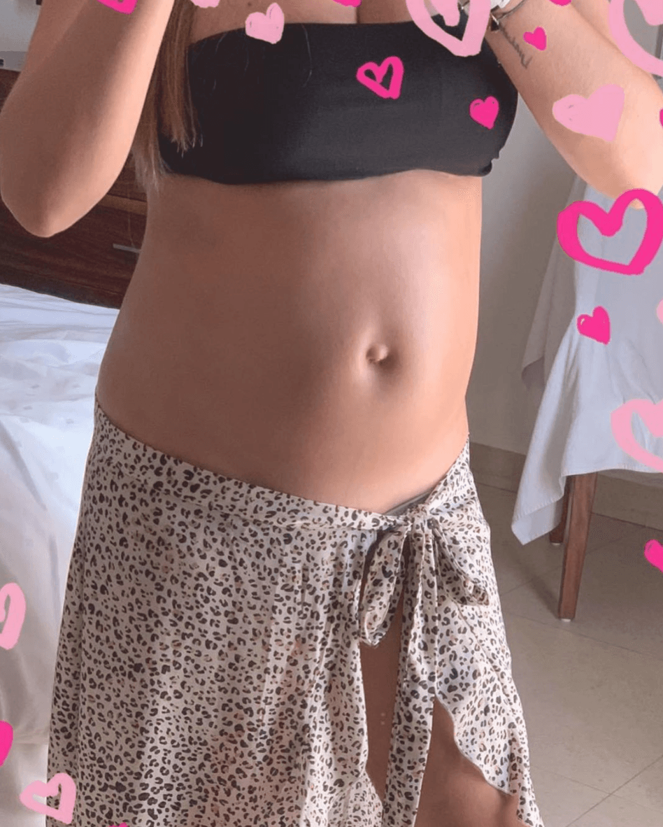 Esta fue la primera foto que Magda compartió de su pancita con 25 semanas de embarazo y describió la llegada de su tercera bebé como su "regalo del 2020".