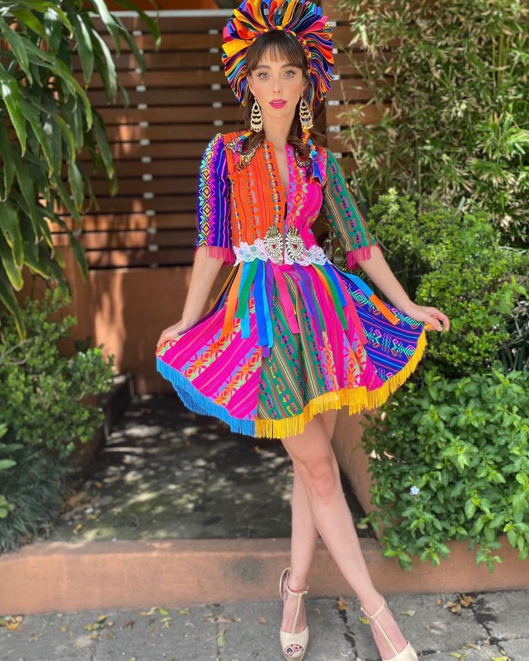 Como cada semana, Natalia presume en redes sociales el diseño original con el que su equipo de moda y estilismo prepara cada uno de los looks que viste durante el programa que conduce junto a Omar Chaparro.
