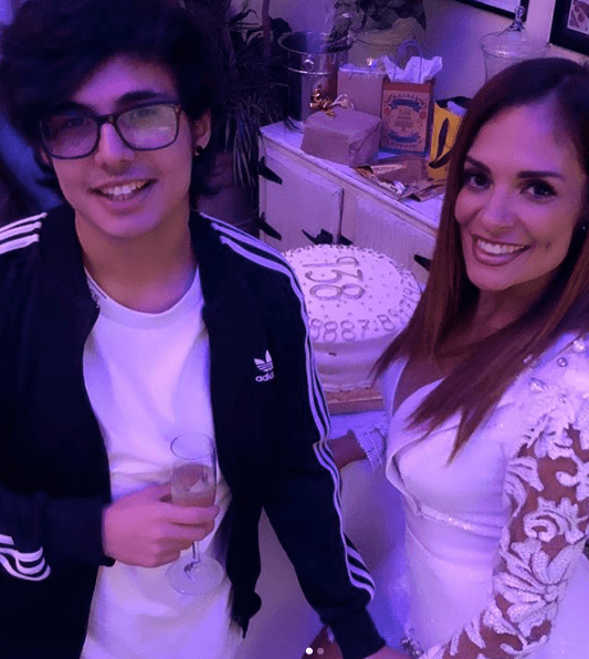 No obstante, la distancia no es un factor que afecte su relación, pues la actriz compartió que su hijo suele visitarla con frecuencia. "Es un chico muy de su mamá", comentó.