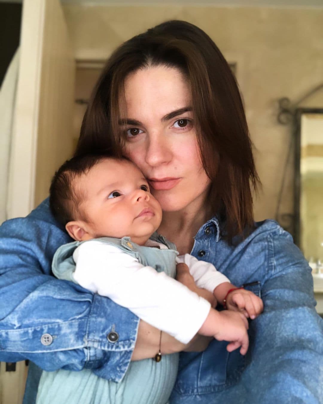 En septiembre,
<b>Zoraida Gómez</b> se convirtió en madre por primera ocasión del pequeño
<b>Maximiliano Torres Gómez</b>.