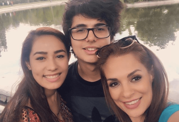 Sin embargo, Cero expuso que su hijo prefirió vivir en la Ciudad de México para terminar la escuela. De igual manera, agregó que sus hermanas siempre estuvieron al tanto del entonces menor de edad.