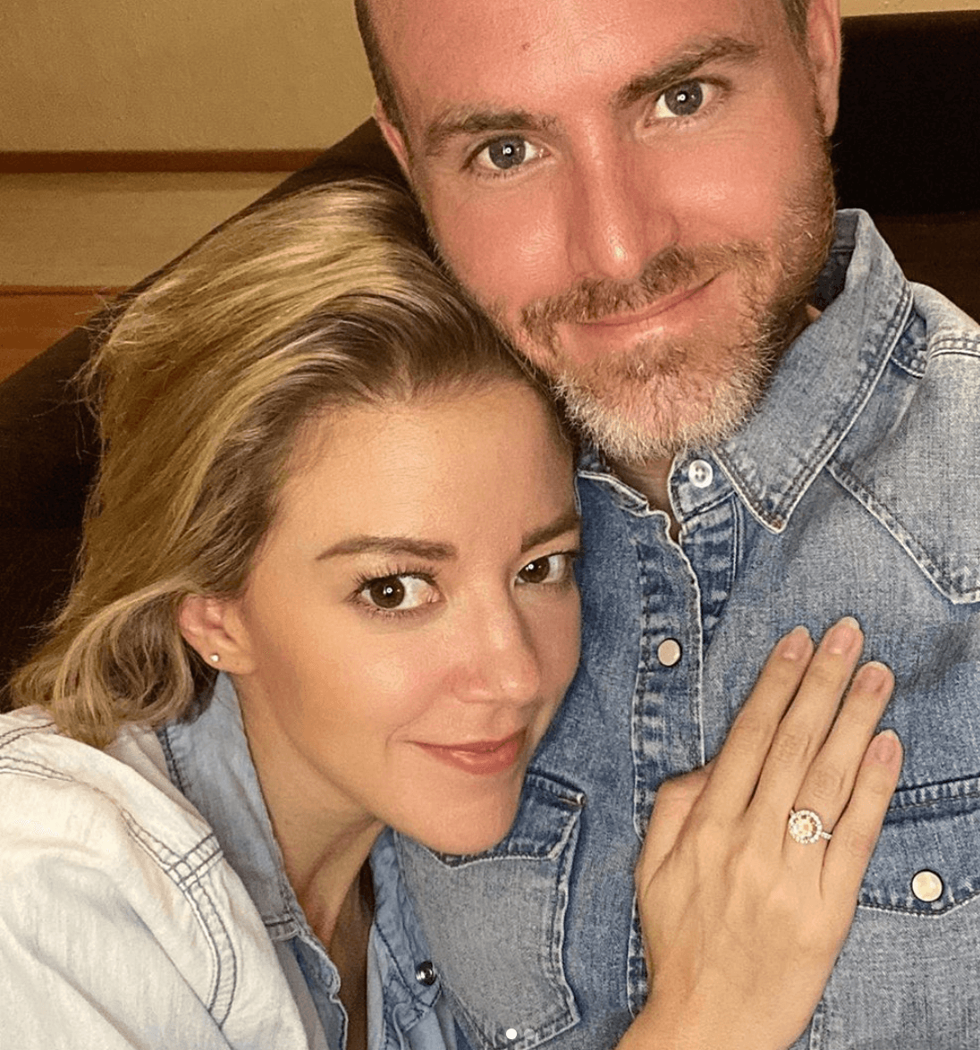 En mayo de este año, Erik Hayser le pidió a Fernanda Castillo que fuera su esposa, algo que nunca esperó la actriz. Aunque es su sueño el pasar el resto de su vida con él, nunca ha deseado con llegar al altar. Hace seis años son pareja y ella ha declarado que no cree que sea necesario un papel de por medio para ser felices: “Nosotros desde que nos conocimos, hace seis años, dijimos ‘yo quiero estar contigo el resto de mi vida’, eso ha sido un compromiso de todos los días”.