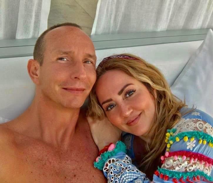 Andrea Legarreta festeja al borde de las lágrimas su aniversario con Erik Rubín