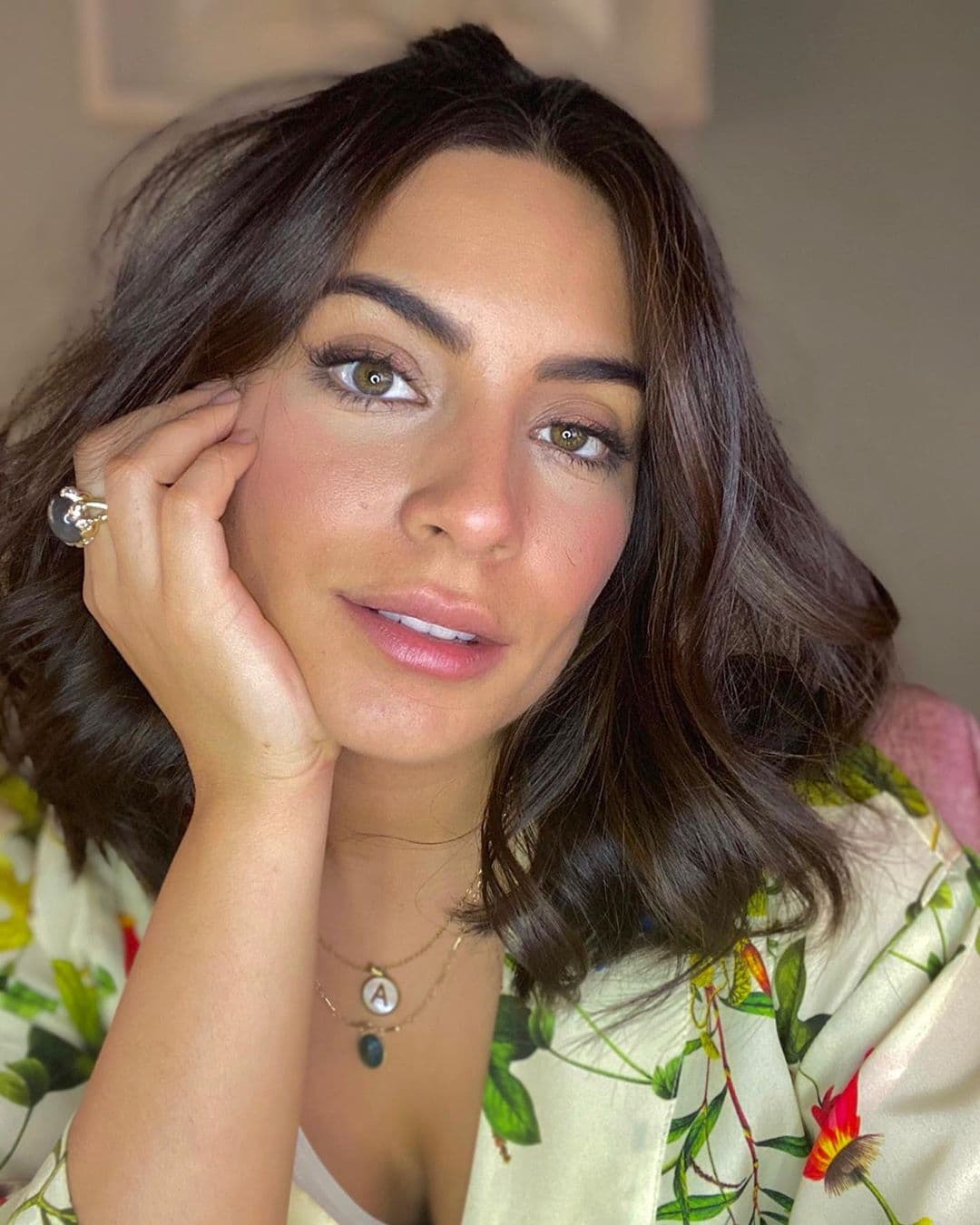 <b>Ana Brenda Contreras</b> también es fanática de este look y aunque a diferencia de otras chicas con cabello muy fino, la actriz tiene una cabellera abundante, Ana Brenda logra siempre peinar esta melena, dejando algunas ondas bastantes atractivas para enmarcar su rostro.