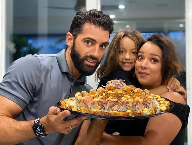 Fuentes cercanas a la pareja declararon a La Opinión que ambos artistas se encontraban asistiendo a terapia de pareja desde hacía ya varios meses con el fin de resolver algunos aspectos de su relación, sin embargo, en lo público, Adamari y Toni mantuvieron discreción, compartiendo que su amor tenía altas y bajas pero era fuerte.
<br>
<br>“Yo entiendo que Toni es el amor de mi vida y nos hemos dado cuenta que sí nos amamos profundamente y que seguimos luchando y apostando por nuestro amor”, concluyó.