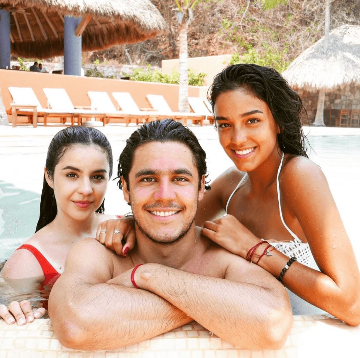Pero Eduardo Jr. no es el único hijo de Biby y Eduardo que tienen la buena genética de ellos. Ana Paula y Alejandra también tienen las características físicas de sus padres. No dudamos que los pequeños de la familia, Daniel y Manuel, serán igual de galanes que su hermano mayor.
