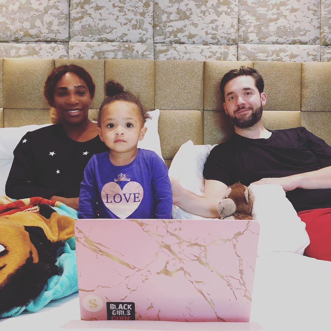 La hija de Serena Williams, Alexis Olympia tiene apenas dos años y su cuenta @olympiaohanian está verificada. Más de medio millón de personas la siguen y, muchas de ellas le dejan mensajes halagadores en sus fotos. Gigi Hadid y Jessica Alba son algunas de las celebridades que le dieron "follow".
