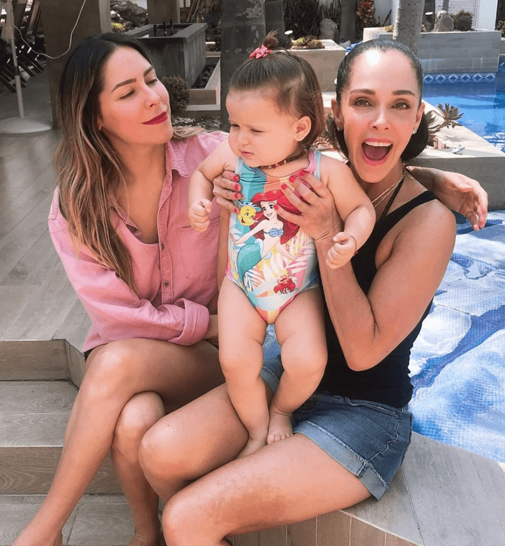 Sharis Cid fue mamá a los 17 años, por lo que ahora es una abuela muy joven. Su hija Kristal la hizo abuela en el 2018 de la pequeña Alessia y en unos meses, un varón llegará a la familia.