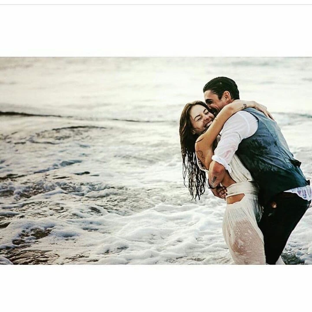 A través de redes sociales de los dos, desde que están juntos, se han dedicado románticos mensajes demostrándose el gran amor que se tienen.