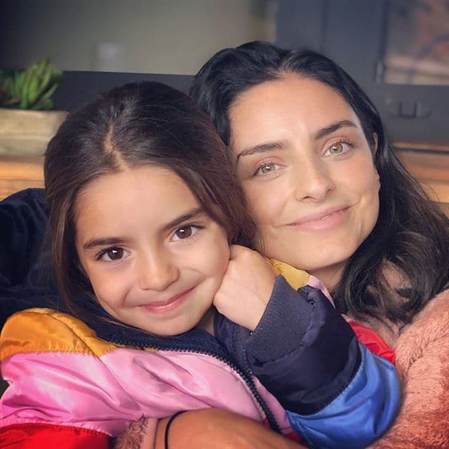 La más pequeña sus princesas y, probablemente, la hija más consentida de Eugenio Derbez es Aitana, hija que tuvo hace cinco años junto a su actual esposa Alessandra Rosaldo.