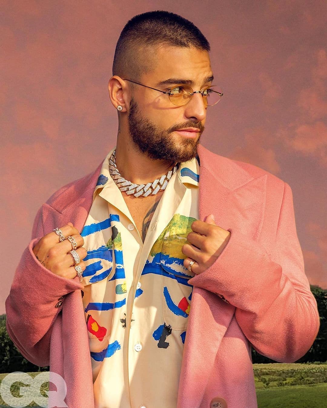 Lo que nunca puede faltar en la ropa del cantante son los colores. Maluma ha hecho que la gente se pregunte ansiosa qué usará en su próxima aparición. 
<br>