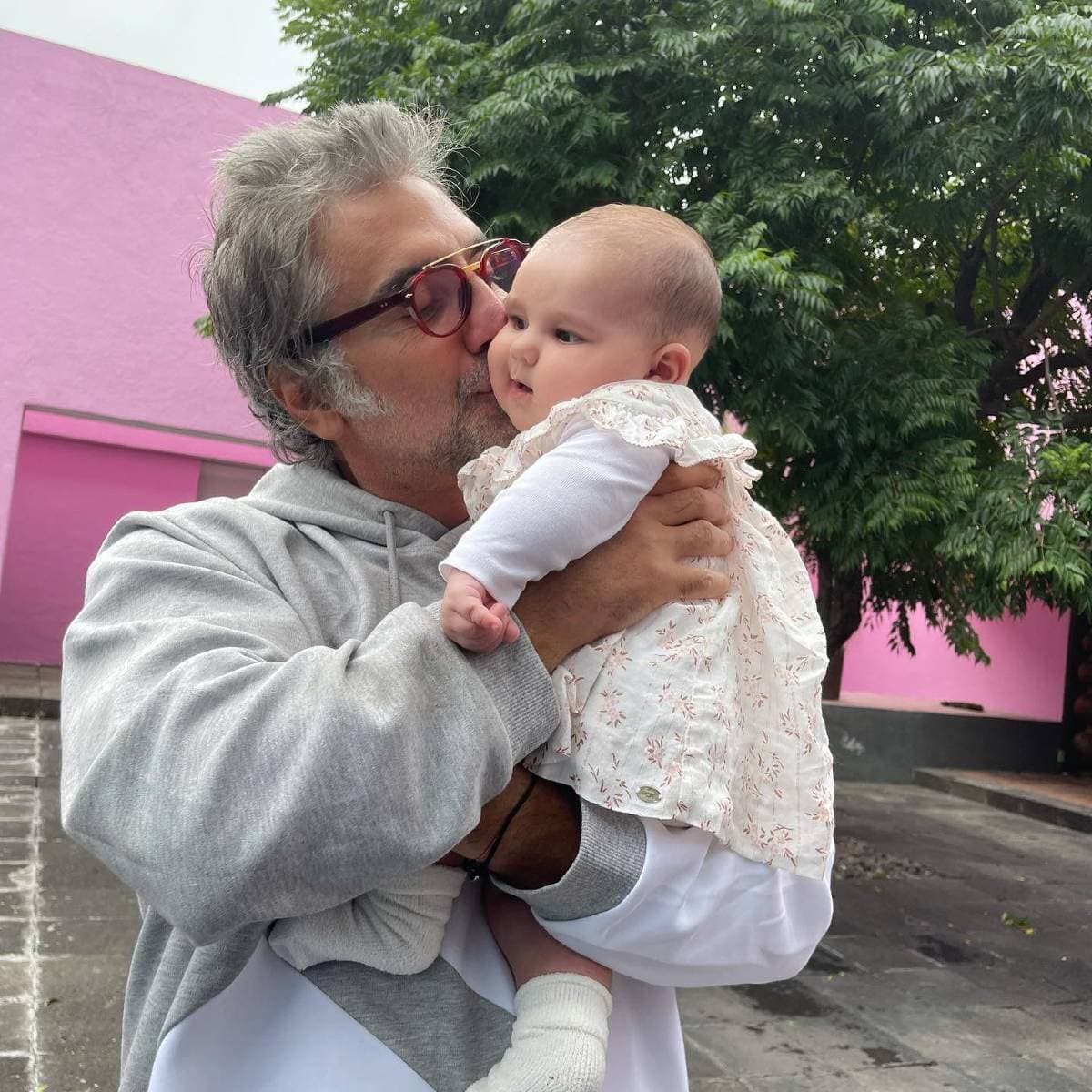 Alejandro Fernández celebra el bautizo de su nieta Cayetana con tremenda fiesta