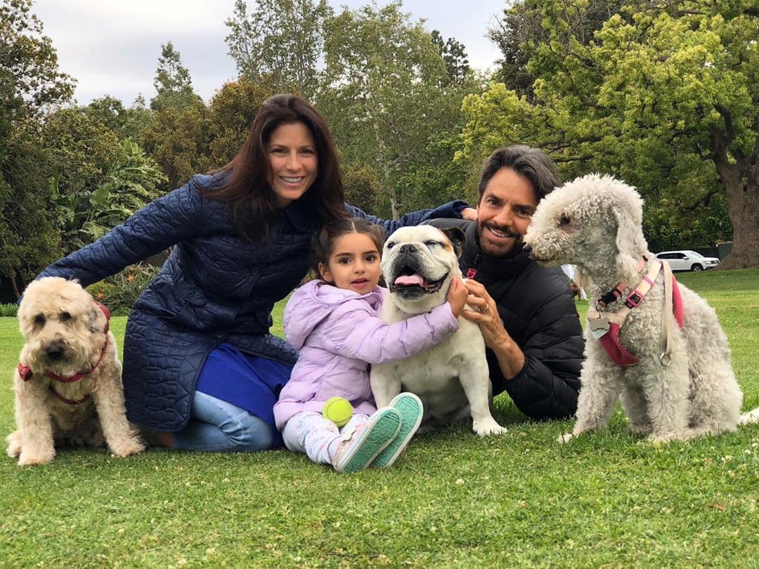 El amor de Aitana Derbez por lo animales, también le valieron cientos de 'Me gusta' e incluso la volvieron viral en redes sociales, ya que no solo disfruta interactuar con su mascota Fiona, sino con otros perritos.