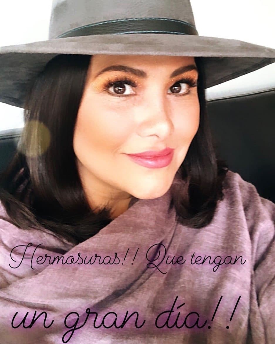 La actriz de Amores Perros (2001) y Luis Miguel, La Serie (2018), Vanessa Bauche, compartió una imagen en la que se lee: “Propuesta de paro nacional de mujeres. Si las mujeres no valemos nada para México, que México se quede sin lo que producimos y lo que consumimos”.