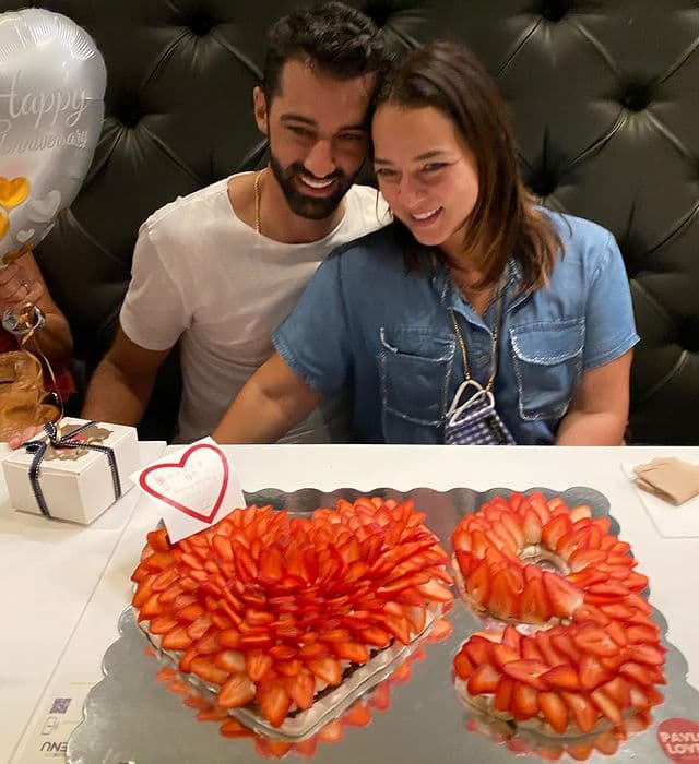 La mayoría de sus seguidores le hicieron saber a Toni que se había “ganado la lotería” por tener a Adamari López como pareja, pero otros se quedaron sorprendidos por el mensaje que le escribió, pues afirman que desde algunas semanas que no publican nada juntos, como solían hacerlo.
<br>
<br>“Pensé que no ibas a subir nada, como ya no se te ve mucho con ella”, “Él siempre está con ella y no se le ha visto”, “Algo está pasando entre ellos porque en el programa de hoy no lo mencionó y no hay mensajes para ella”, fueron mensajes que se leyeron en Instagram.