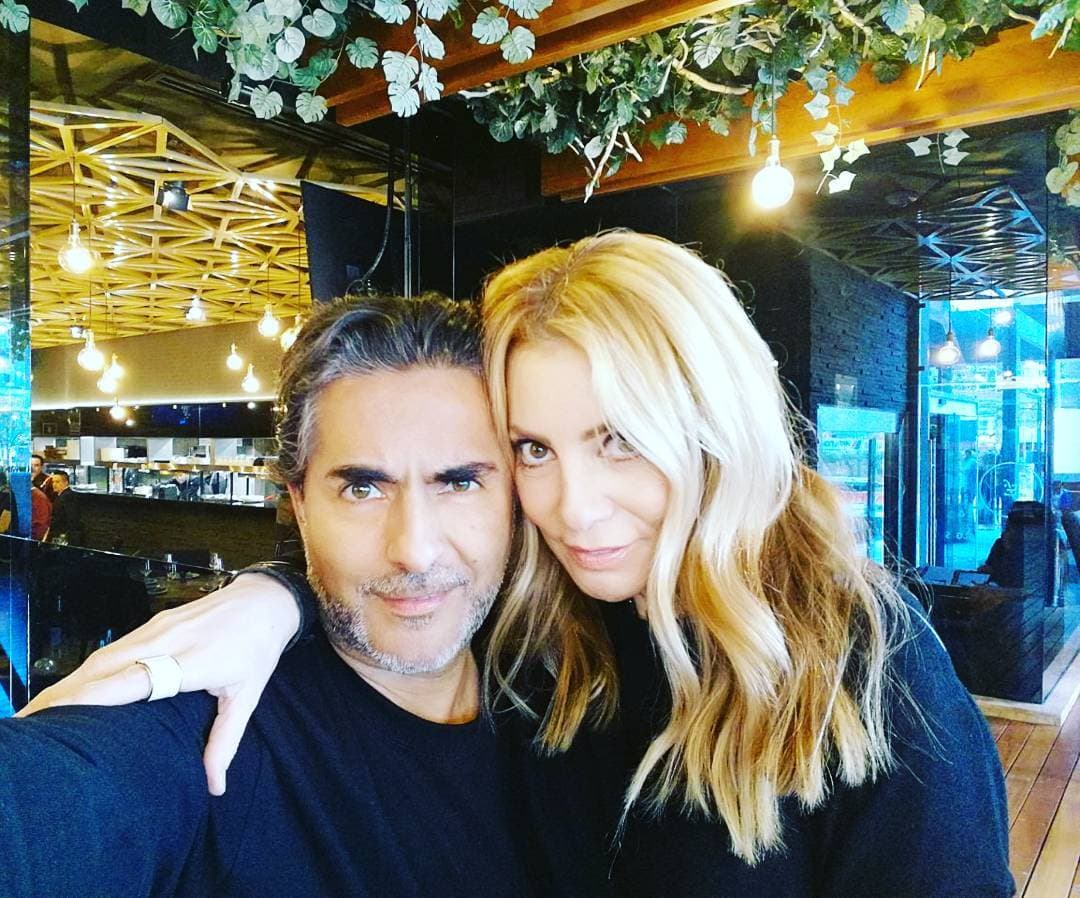 “Yo solo quiero decir que ella sigue siendo mi mánager, todo lo que chambeo es lo que me pone a negrearle, es mi socia en algún negocio y sobre todo, es madre de mis hijas. Es la mujer que más he amado y amaré en toda mi vida, la más importante en toda mi historia. Soy por ti Fernanda”, agregó.