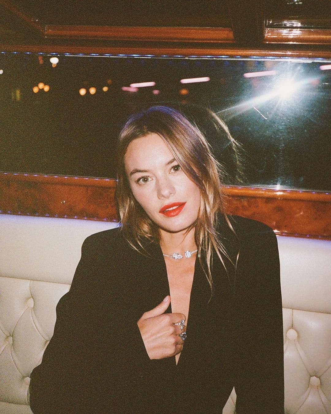 Quizá su relación más longeva -y la más discreta- fue con la modelo Camille Rowe, con quien tuvo un romance del 2017 al 2018 y, según usuarios de las redes, tiene una pequeña participación en la canción “Cherry”.