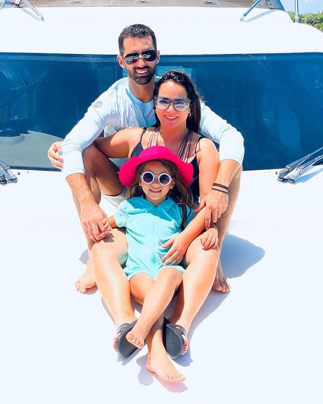 “No entiendo por qué inventan cosas así. Esto es 100% falso. Déjenos tranquilos, por favor”, dijo el español.
<br>
<br>Posteriormente, Toni compartió una fotografía en la que aparece de lo más feliz con su amada y en el pie de la publicación gritó a los cuatro vientos el amor que siente por su pareja: “Vamos cariño, nos echamos unas risas? Te amo”.
