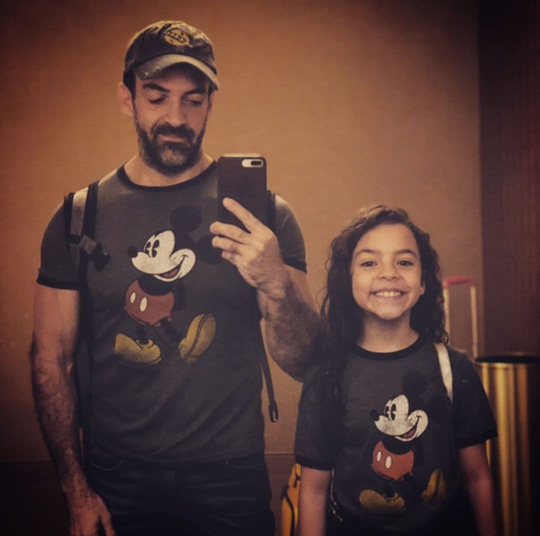 El amor al teatro inculcado por Mariana Garza y Pablo Perroni, propietarios del Teatro Milán y Foro Lucerna, hacía su hija María han hecho que la pequeña de 11 años, haya tenido la oportunidad de participar en varios musicales como 'Annie' y 'Billy Elliot'.