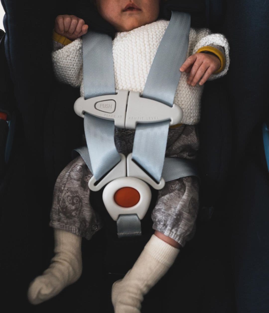 Al tramitar el pasaporte de su pequeña, Joy y Diana sufrieron discriminación, situación que la cantante decidió dar a conocer, utilizando sus redes sociales.