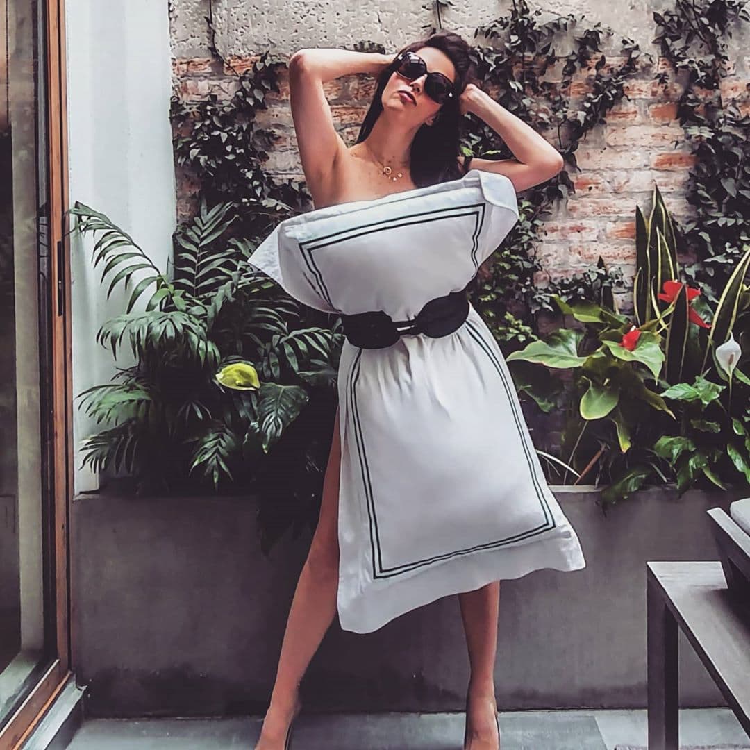 Claudia Álvarez: “Vestida de @cleeostudio #QuarantinePillowChallenge”.