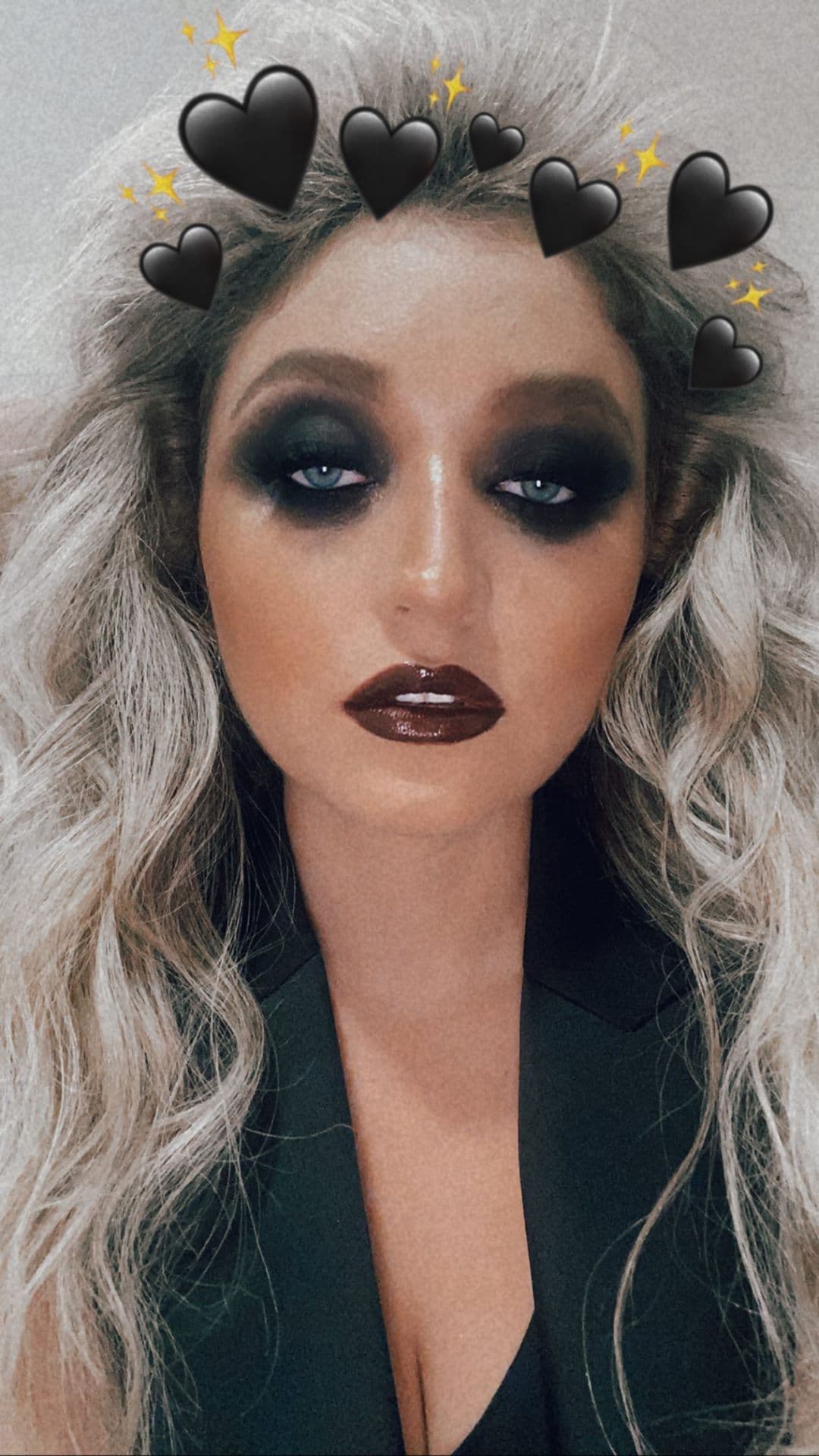 En el 2020, la hija de la ex-Primera Dama de México lanzó el sencillo "Corazón Abierto", y pese a que se trata de una balada pop, todo parece indicar que la joven tal vez ahora explora en el mundo del rock, pues en recientes historias de Instagram presumió un radical cambio de look.