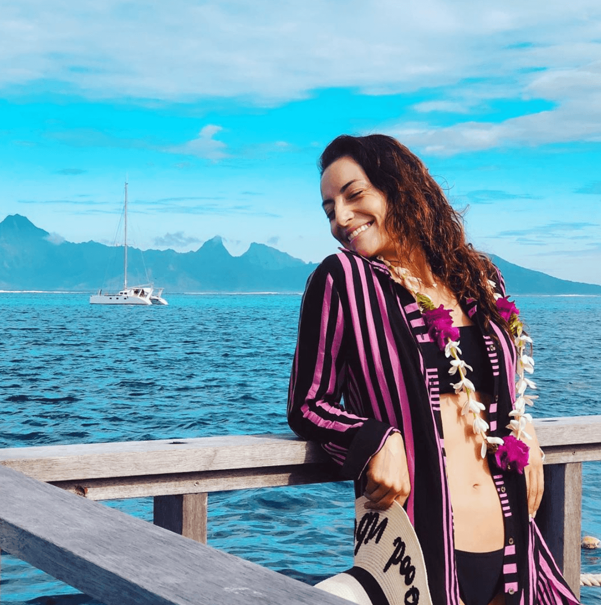 Su sonrisa lo dice todo, feliz en el “paraíso” como ella describió esa isla que conoció junto a su novio.