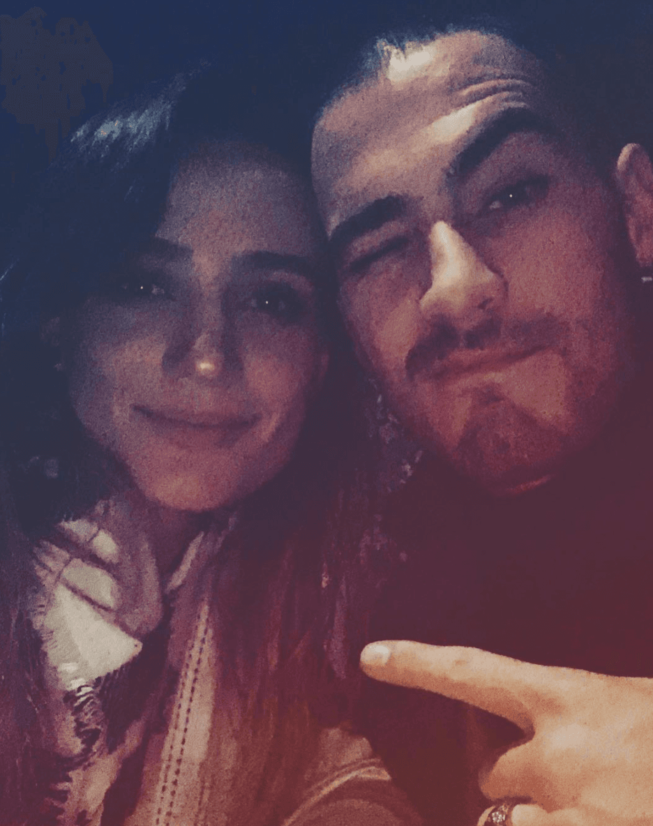 Michel, además tiene una hermana mayor, Paly, quien destaca como conductora en Telehit. A través de redes sociales se puede ver lo bien que se llevan, pues solo se llevan casi dos años.